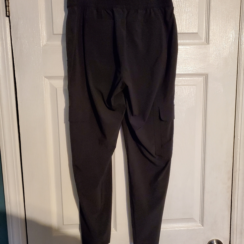 Athleta Solid Black Chelsea Cargo Pants 4, 6 - Picture 7 of 9